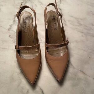 Anyi Lu Gigi Bisque Patent/Platinum heel. Size 36 /6